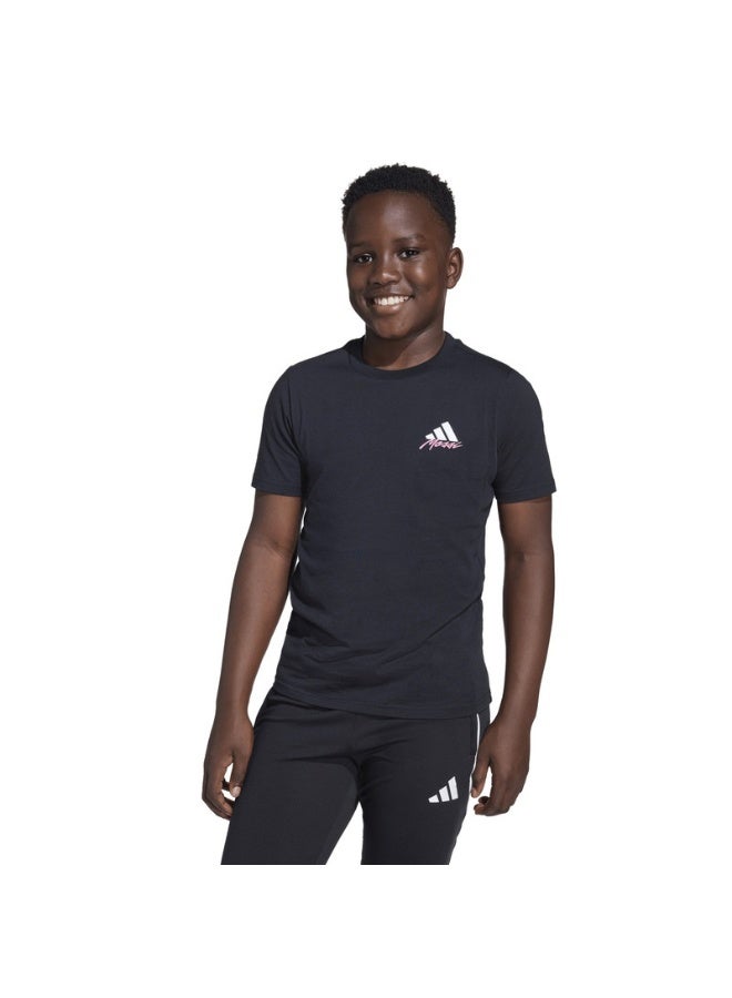 اديداس تيشيرت جرافيك ميسي للأطفال أسود بأكمام قصيرة - Image 1